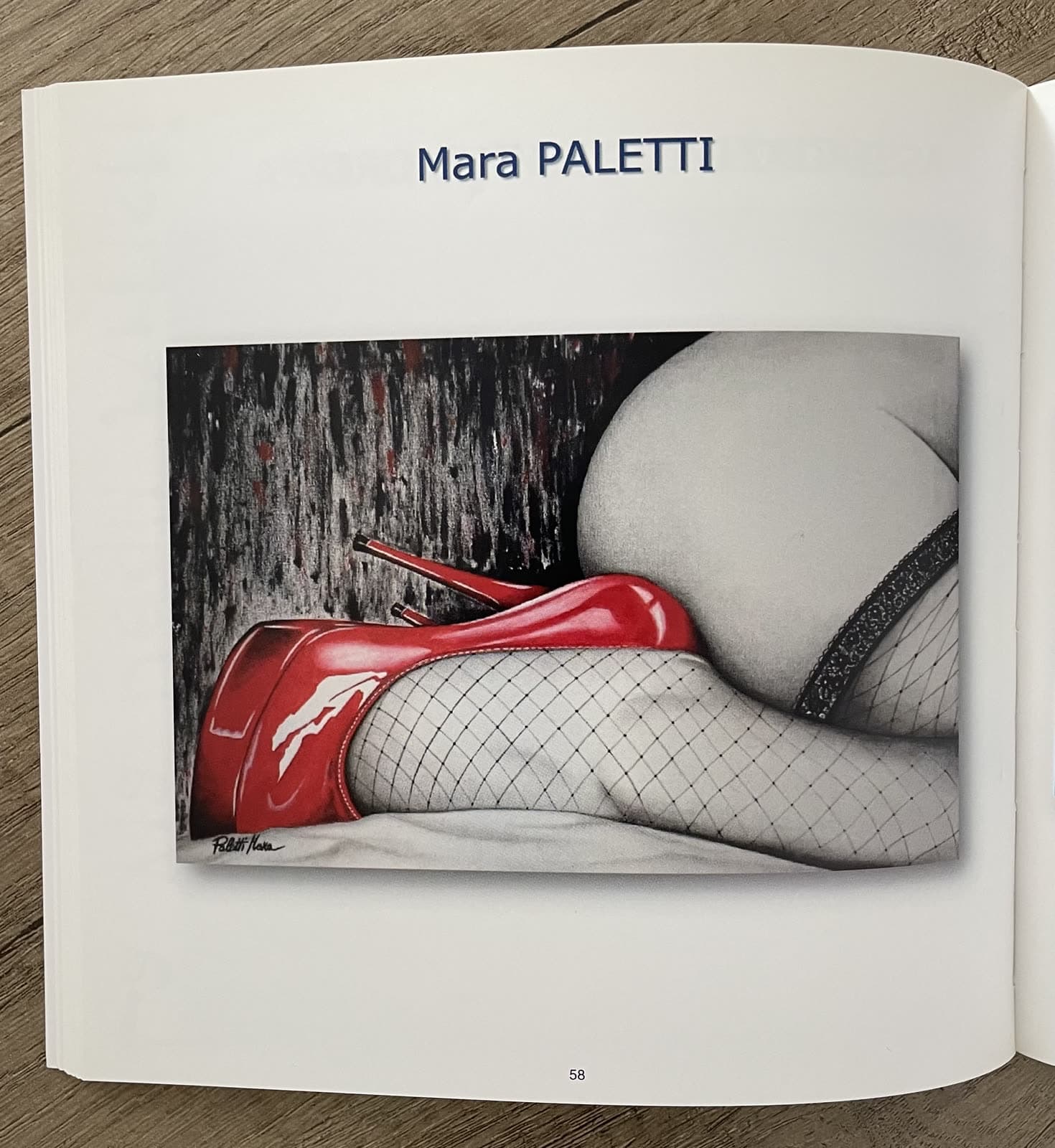Pagina del catalogo con un'opera esposta
